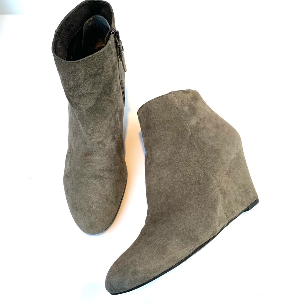 Via Spiga Gray Suede Wedge ankle booties
